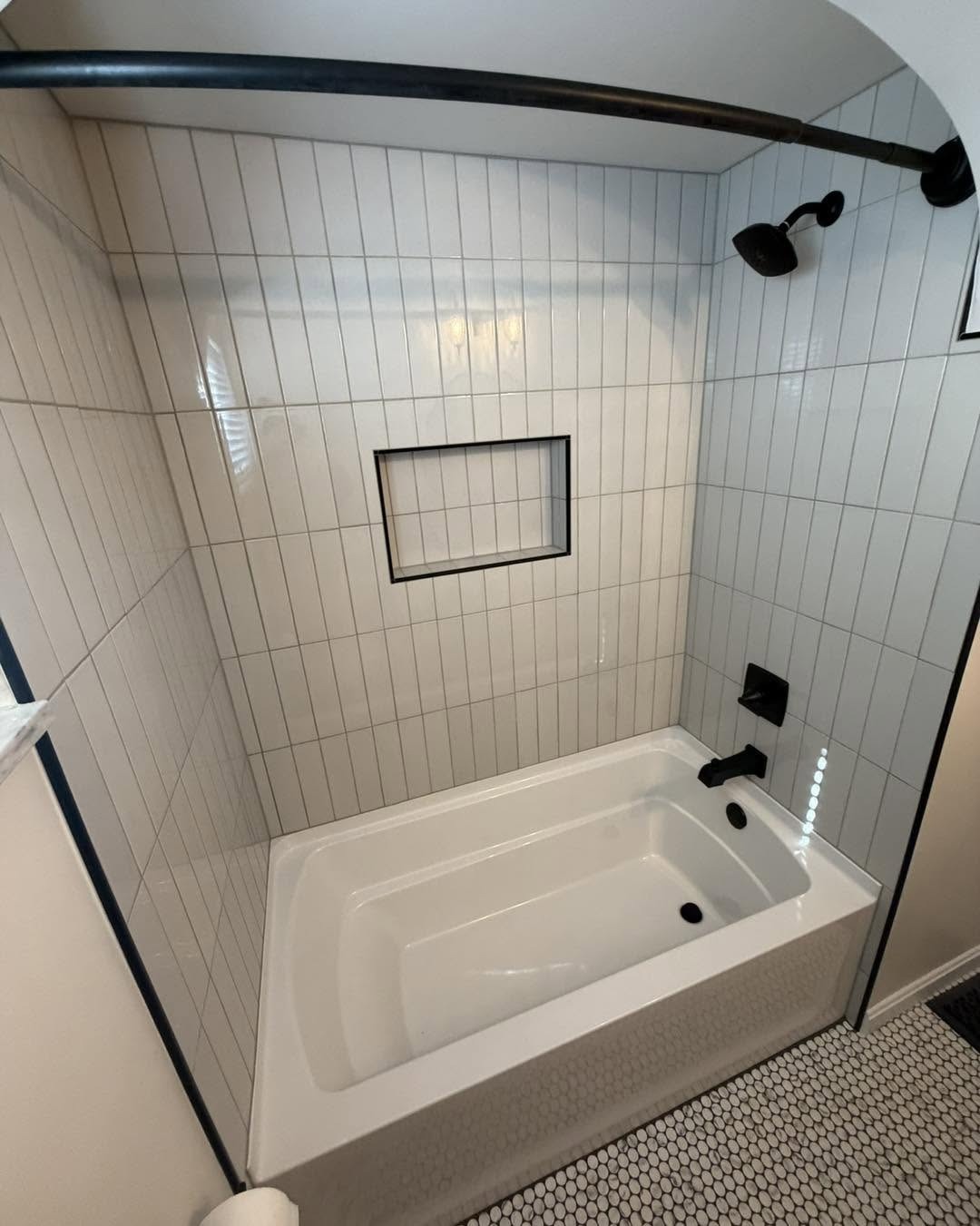 Tiled tub surround and recessed shelf