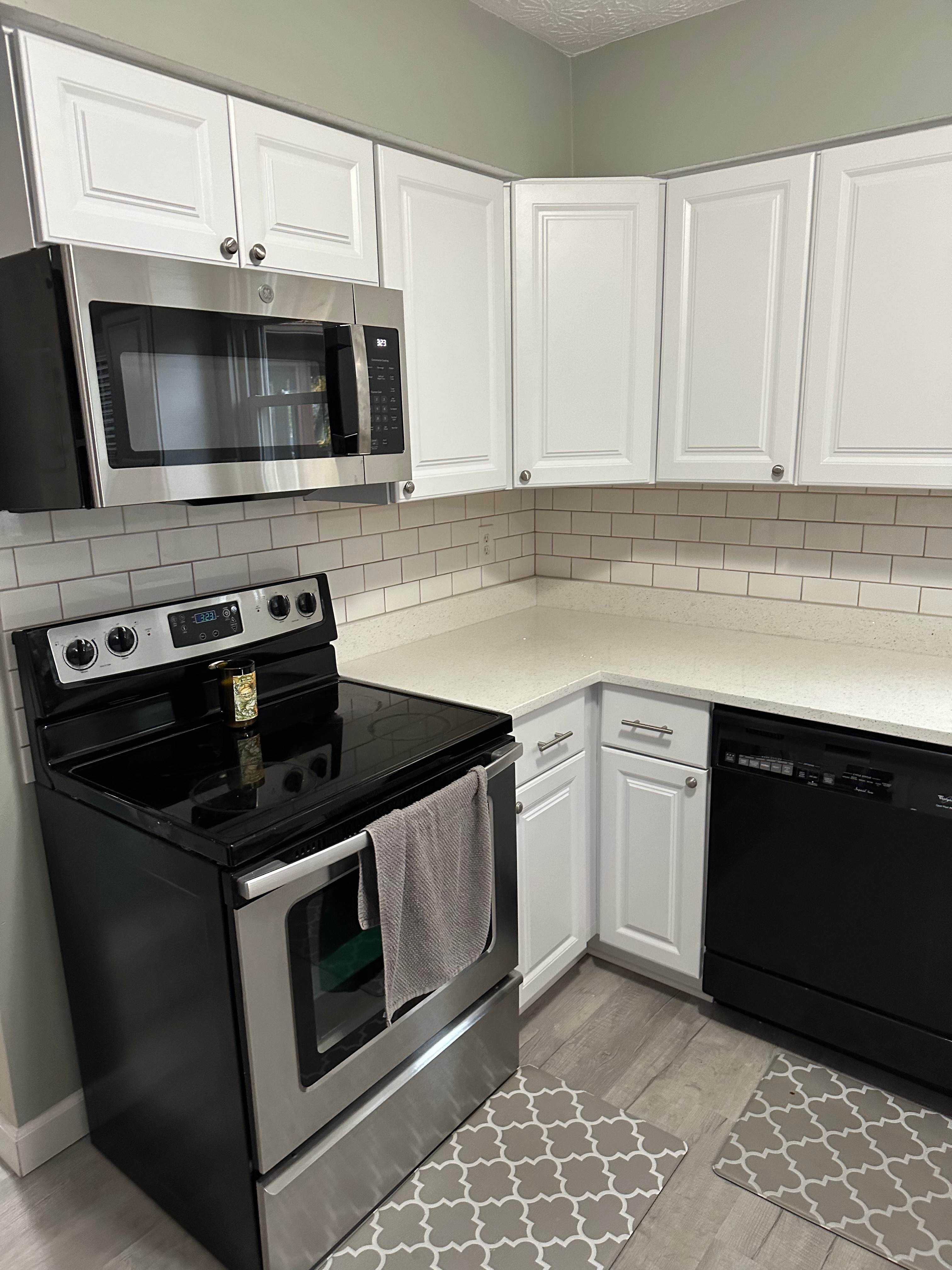 Range, cabinetry & peninsula — finished